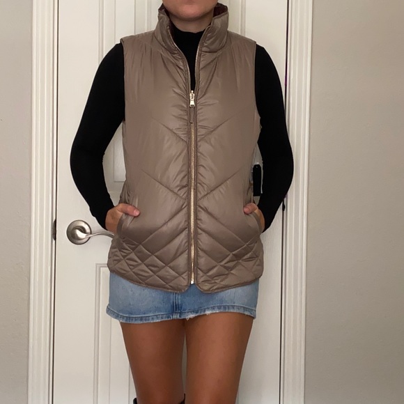 Kensie Jackets & Blazers - Kensie reversible gold and maroon star vest NWT